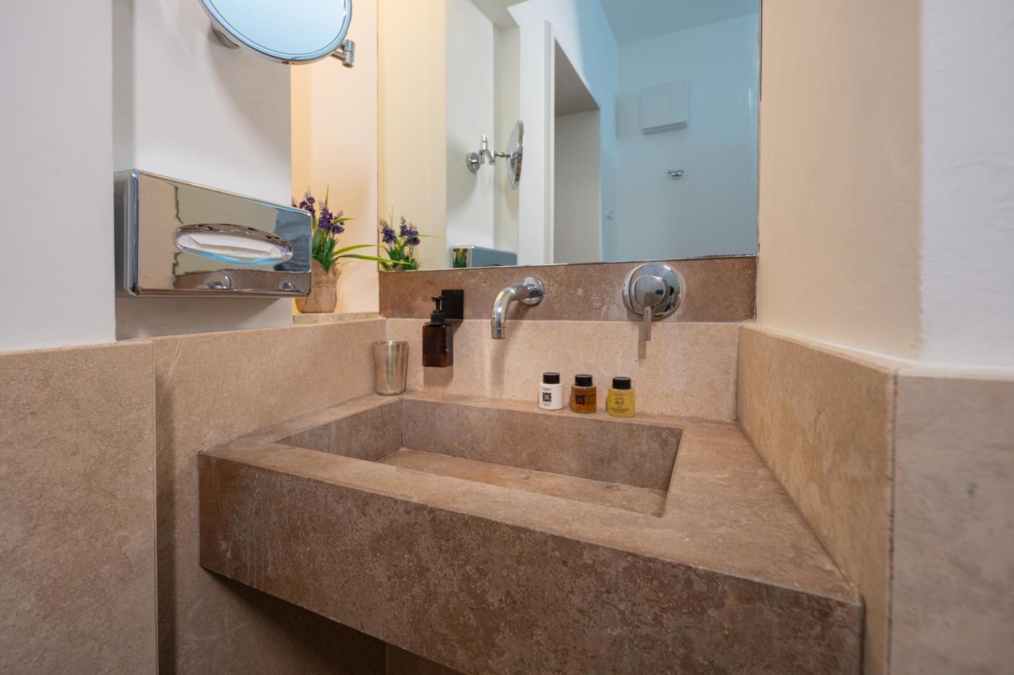 Bed and Breakfast Palazzo Persone Dimora Storica Lecce Exterior foto