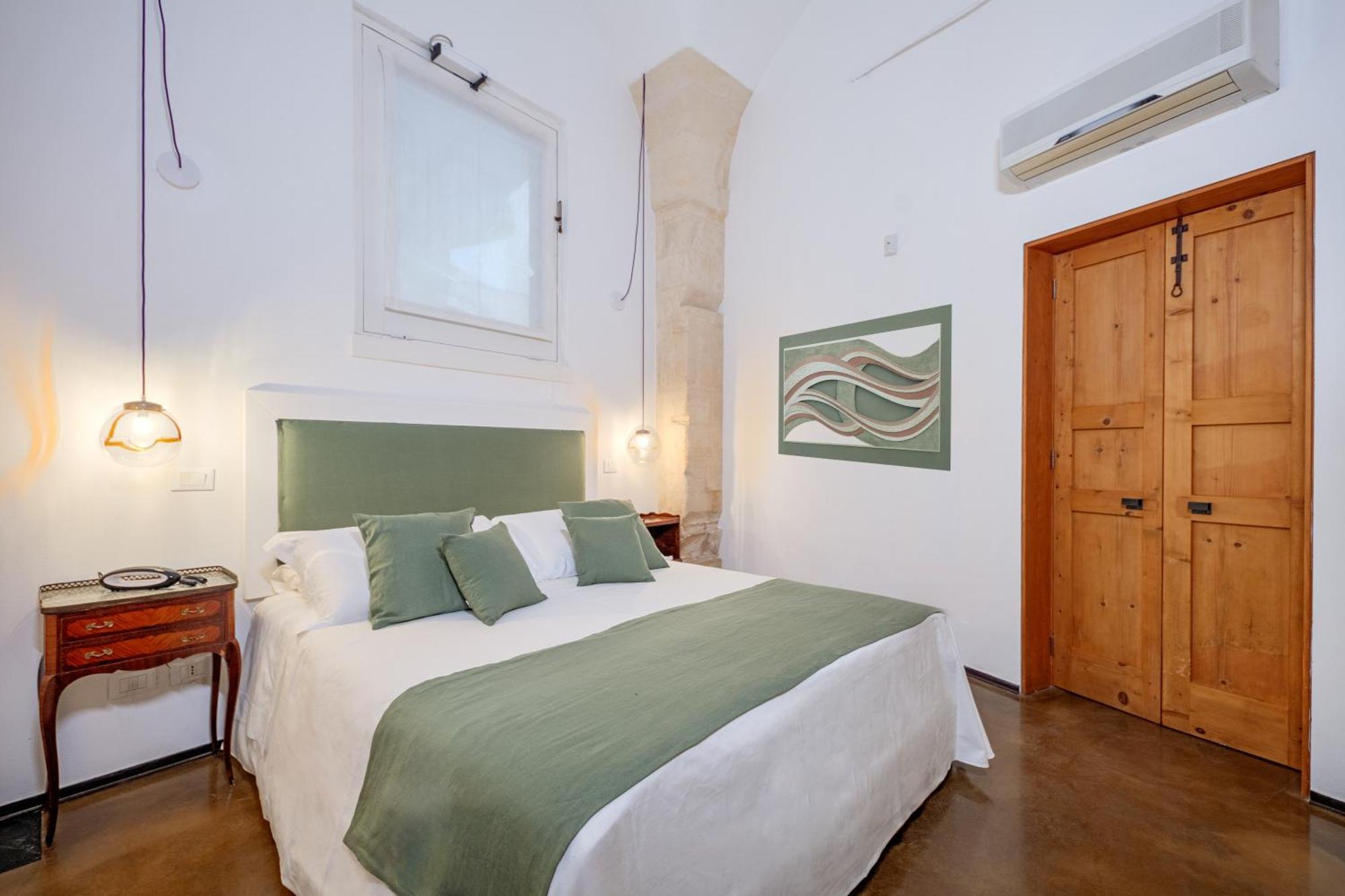 Bed and Breakfast Palazzo Persone Dimora Storica Lecce Exterior foto