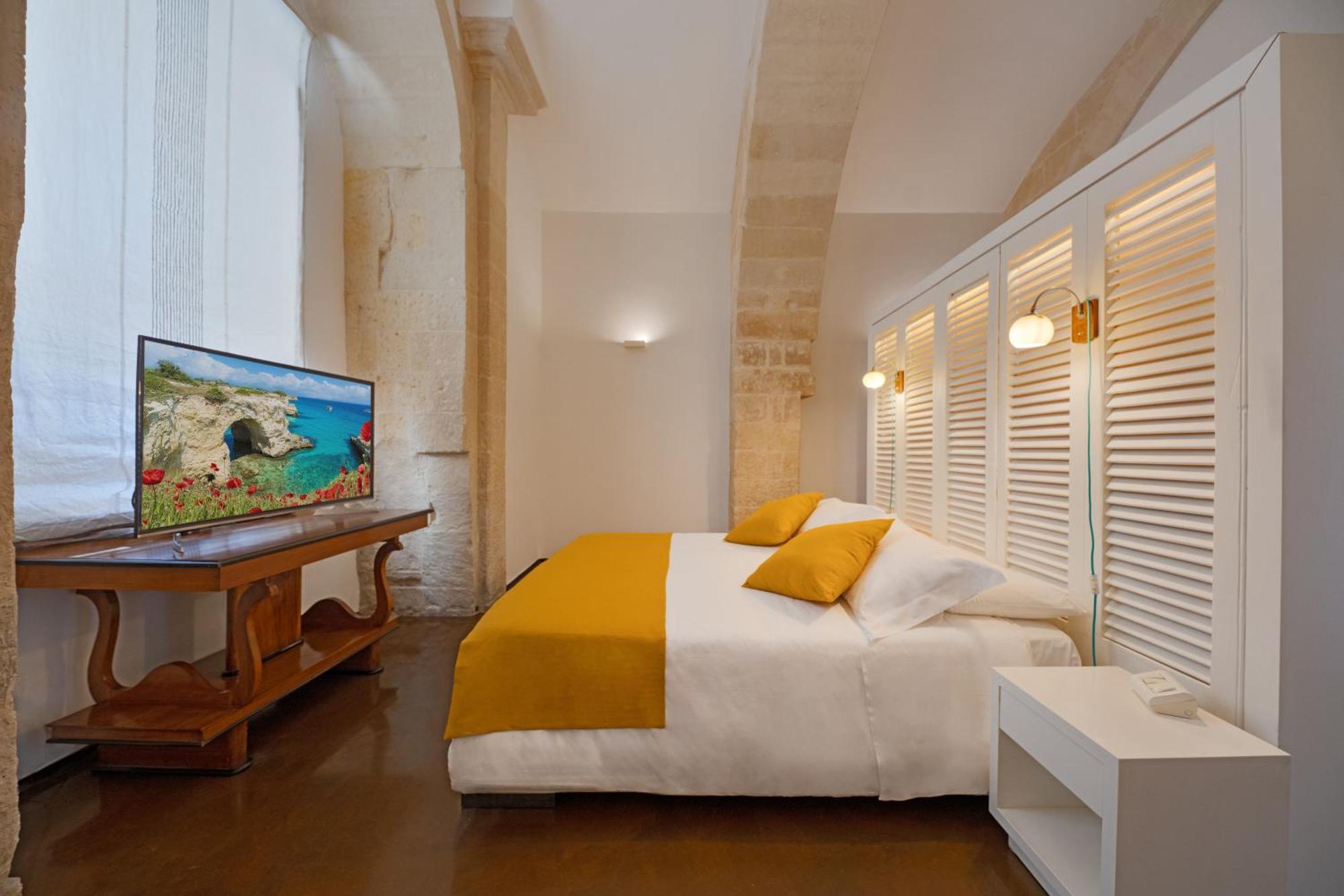 Bed and Breakfast Palazzo Persone Dimora Storica Lecce Exterior foto