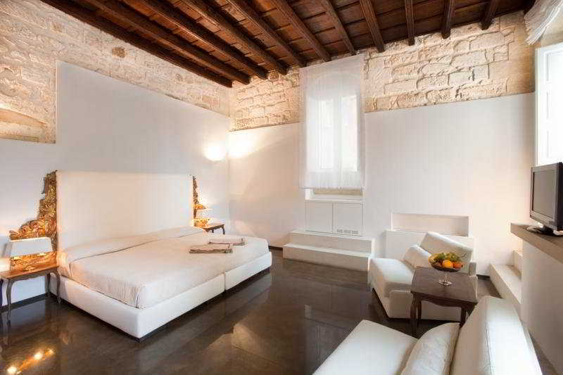 Bed and Breakfast Palazzo Persone Dimora Storica Lecce Exterior foto